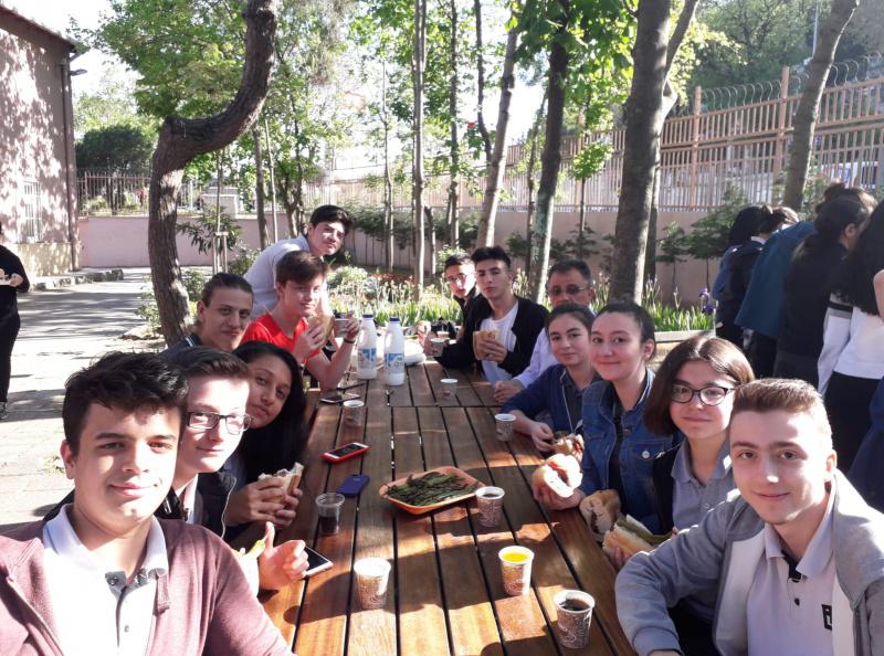 11-B Sınıfı Mangal Partisi