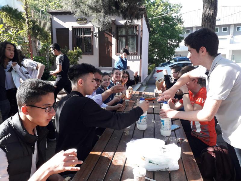 11-B Sınıfı Mangal Partisi